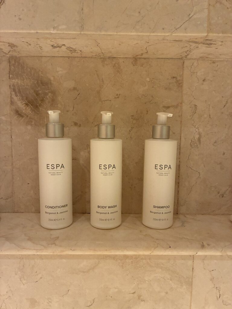 ESPAのアメニティ（コンディショナー、ボディウォッシュ、シャンプー）