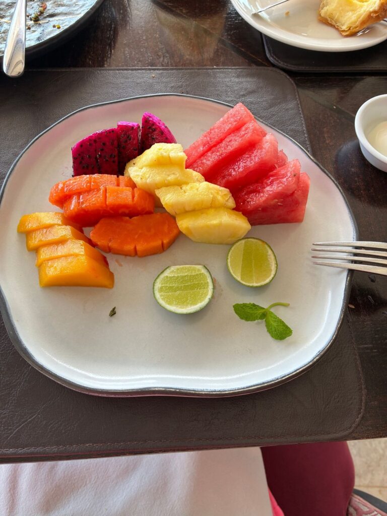 DAVAの朝食。フルーツの盛り合わせ